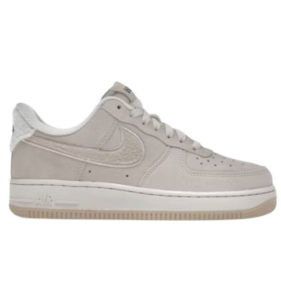 Nike Air Force 1 Low '07 SE Sanddrift Gum Fleece (Women's) - Picture 1 of 9